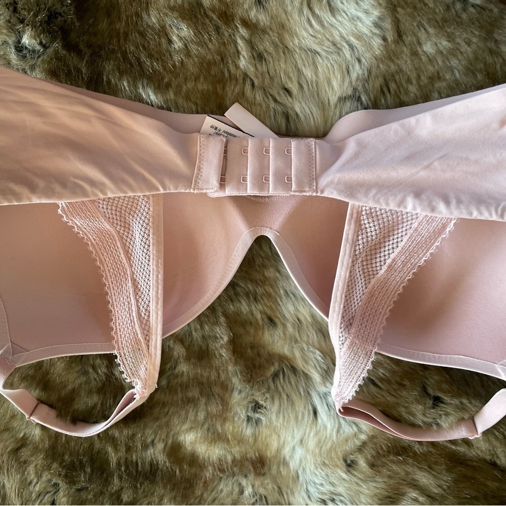 Victoria's Secret Strapless Blush Pink Push-Up Bra - Picture 2 of 3